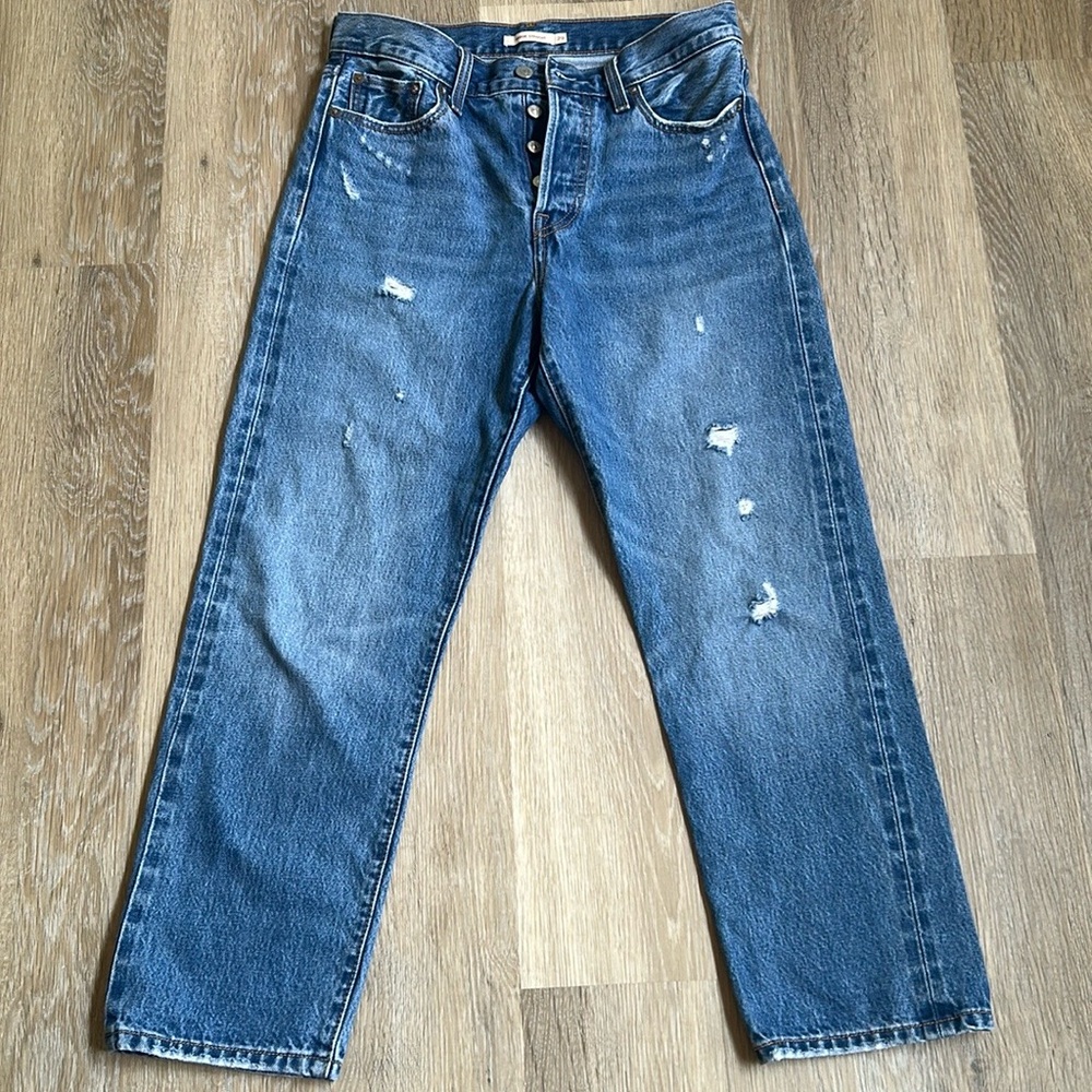 Levi's Wedgie Straight Ladies Classic Blue Button Fly Distressed Jeans size 29